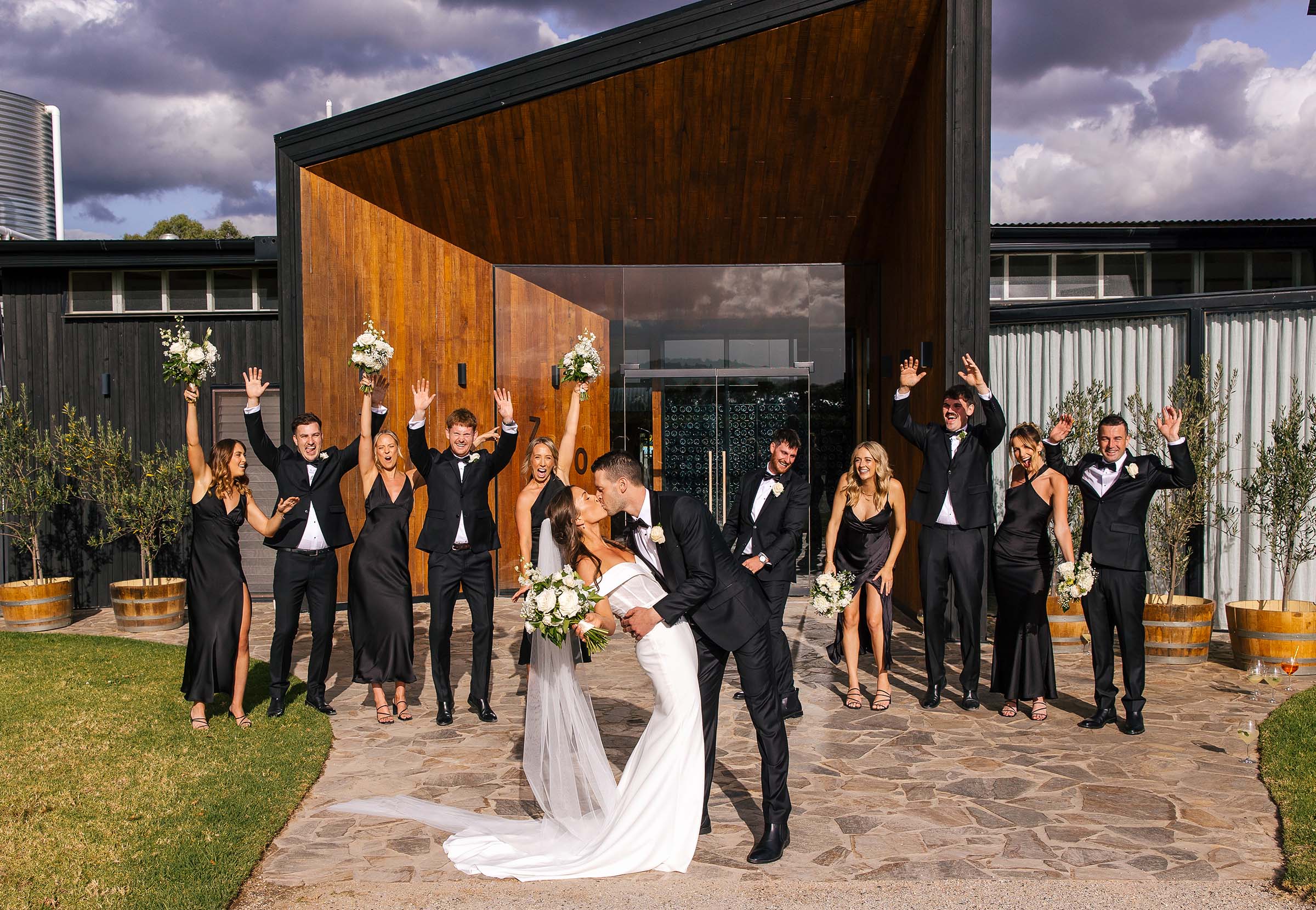 ZonzoWinery Wedding Kiss