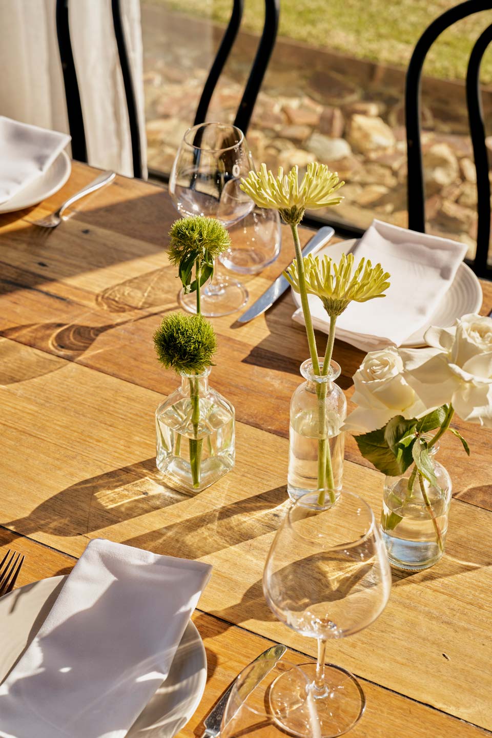 Zonzo Weddings Stables Inside Flowers